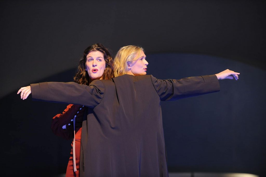  Ulrike Mayer, Laura Mitchell, Foto: Maik Schuck