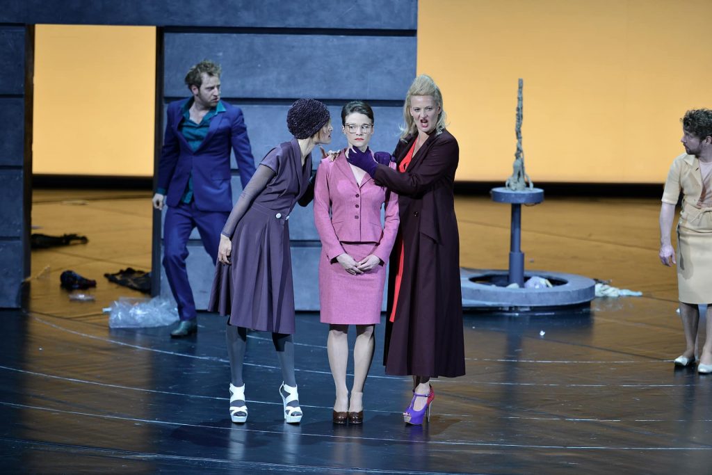  Tom Radisch, Marie Seiser, Valerie Pachner, Michaela Steiger, Philipp Caspari, Foto: Oliver Proske