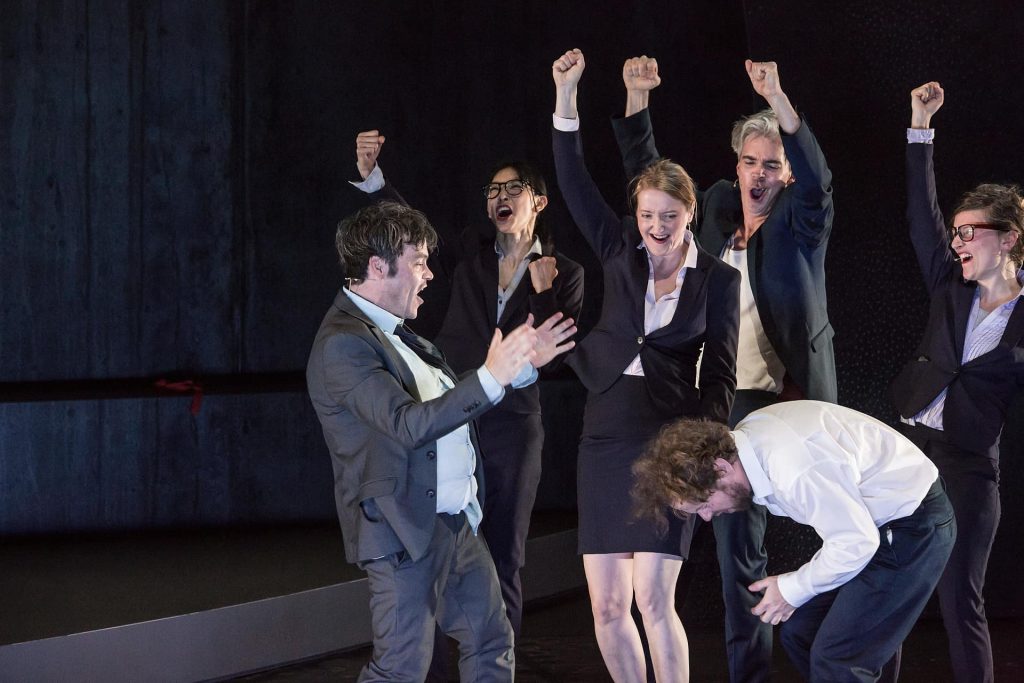  Patric Schott, Yui Kawaguchi, Annedore Kleist, Ted Schmitz, Philipp Caspari, Julla von Landsberg, Foto: Kerstin Behrendt