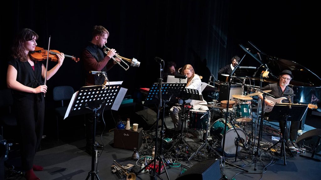  Wolke Mišewitch, Paul Hübner, Philipp Kullen, Matan Porat, Tobias Weber, Foto: Falk Wenzel