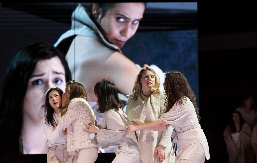  photo: Monika Rittershaus