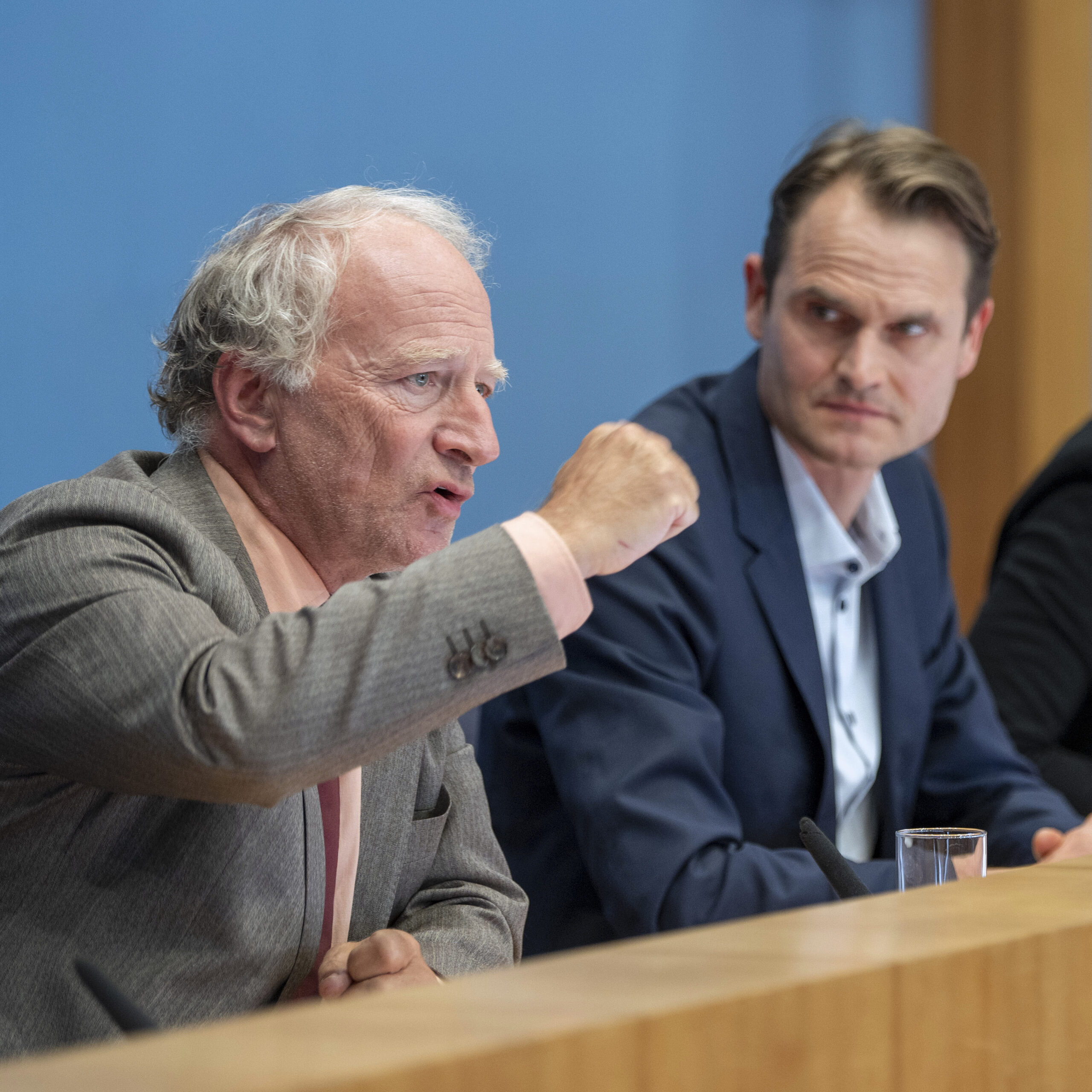 Ein Volksbürger, Stefan Merki, Fabian Hinrichs, 