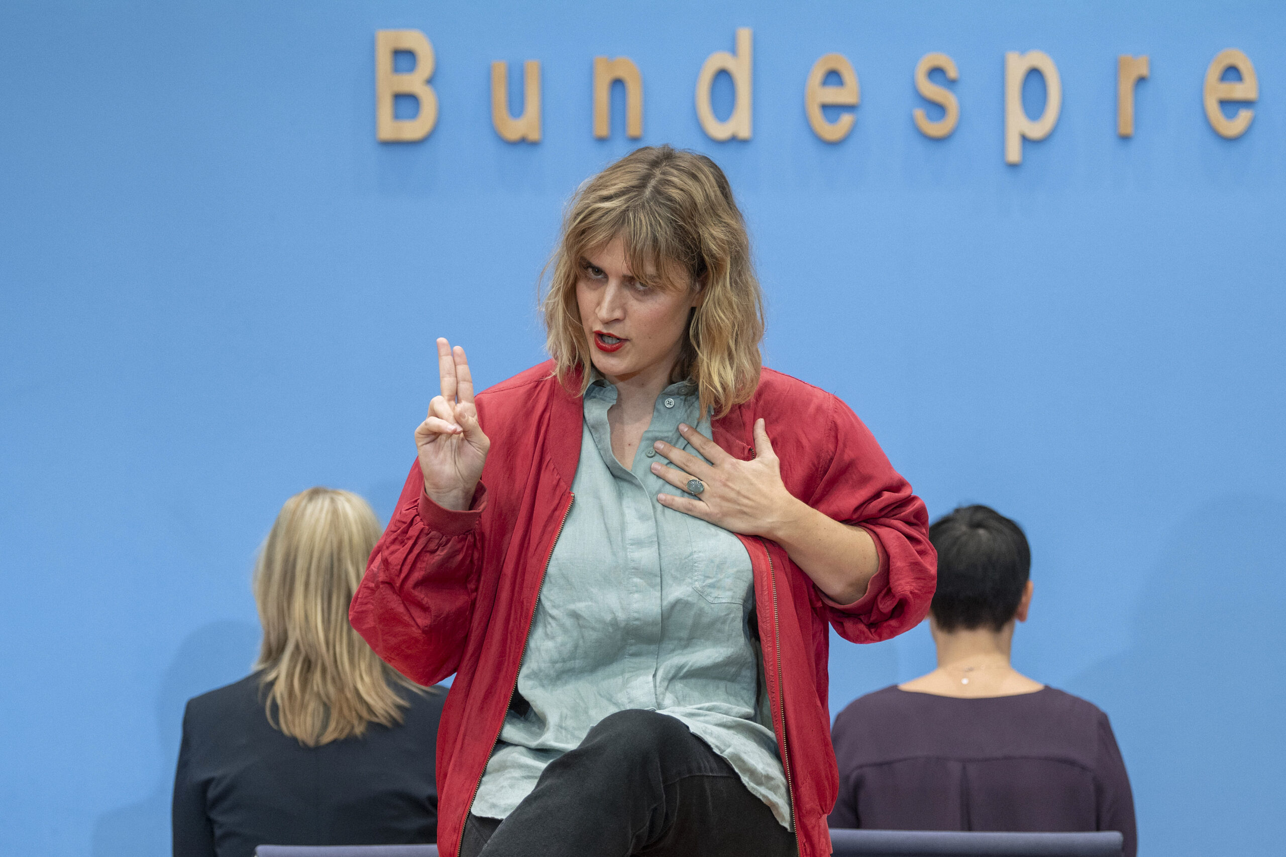 Ein Volksbürger, Morgane Ferru, 