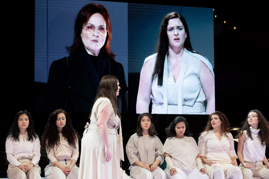  photo: Monika Rittershaus