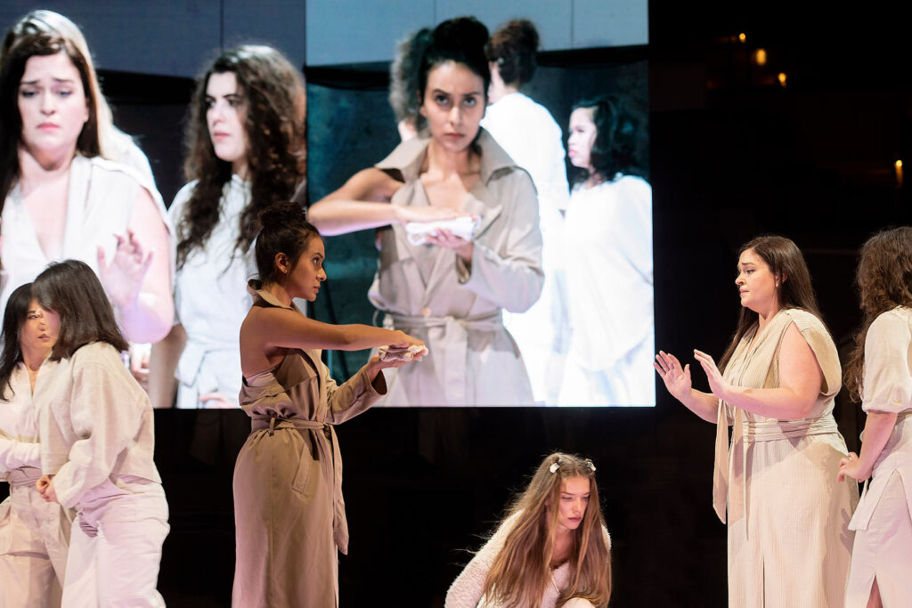  photo: Monika Rittershaus