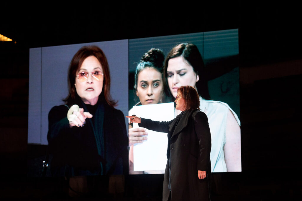  photo: Monika Rittershaus