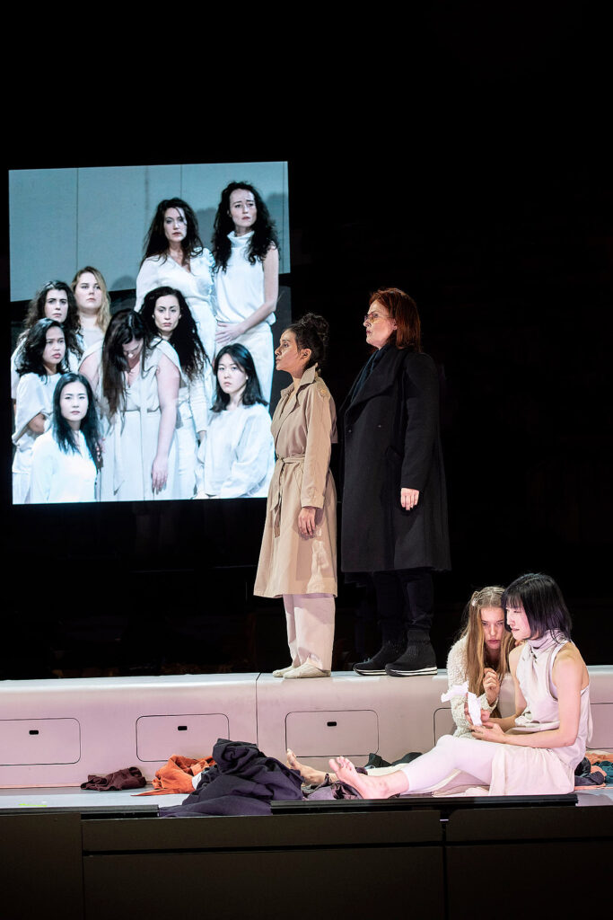  photo: Monika Rittershaus