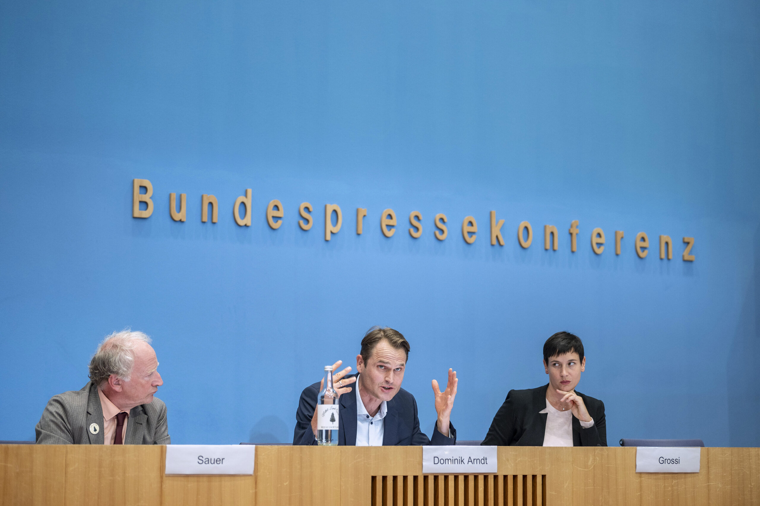 Ein Volksbürger, Fabian Hinrichs, Stefan Merki, Klara Pfeiffer, 