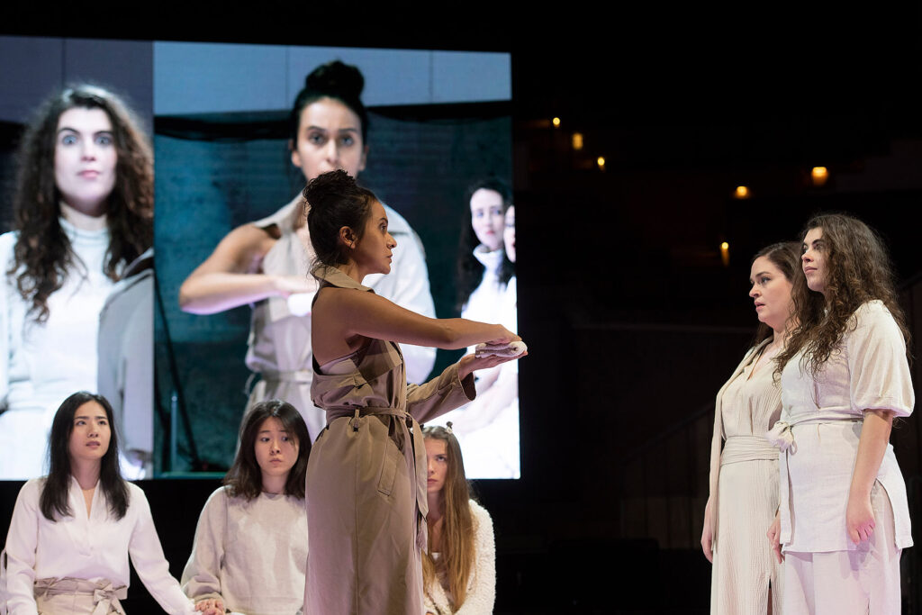  photo: Monika Rittershaus