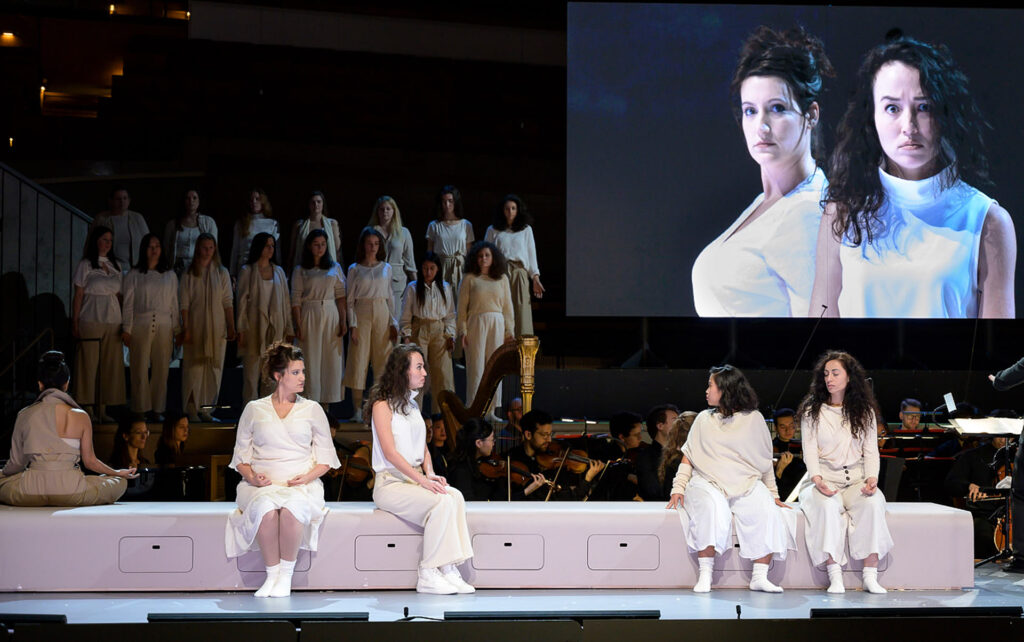  Sarah Laulan, Fleur Barron, photo: Michael Trippel