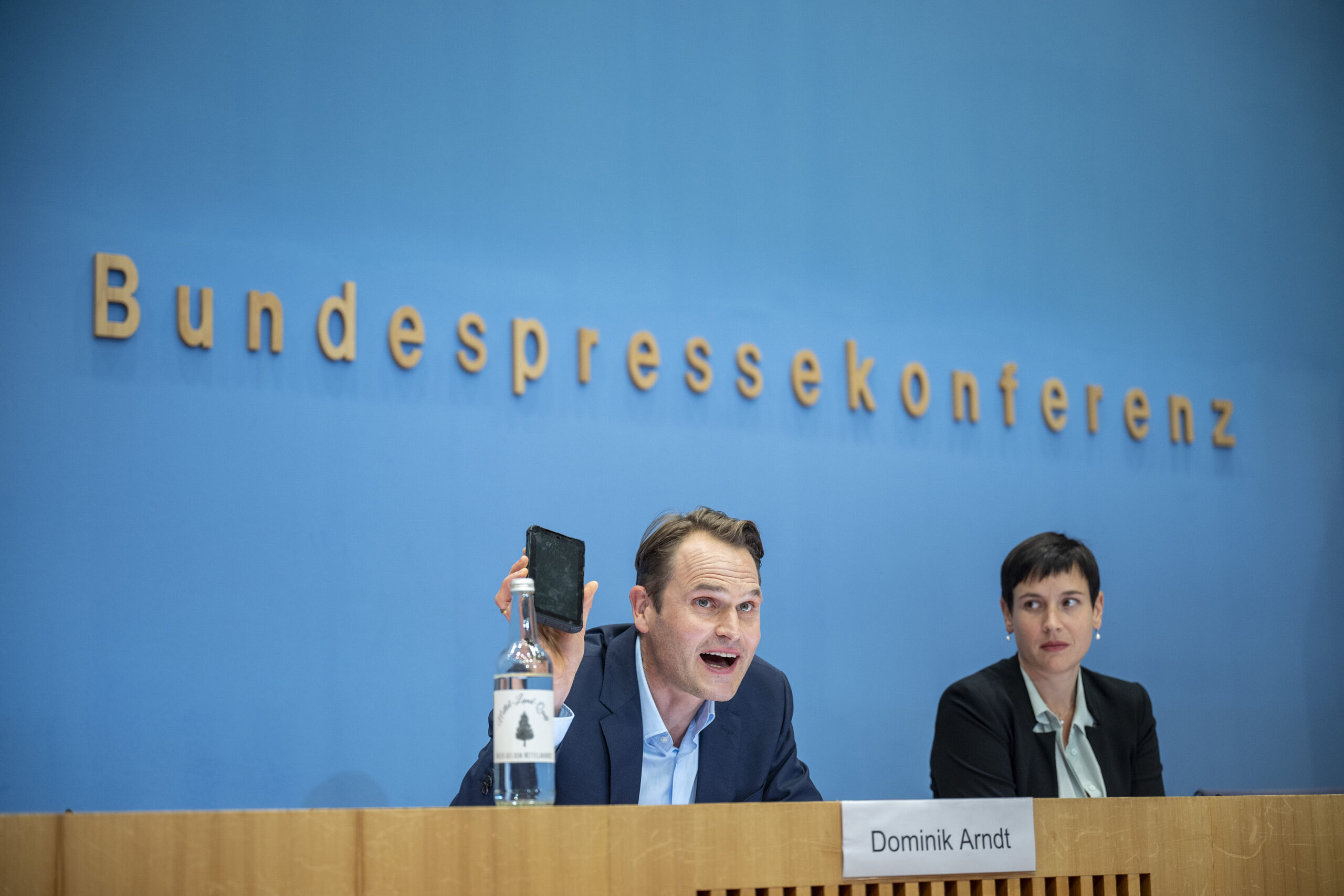 Ein Volksbürger, Fabian Hinrichs, Klara Pfeiffer, 