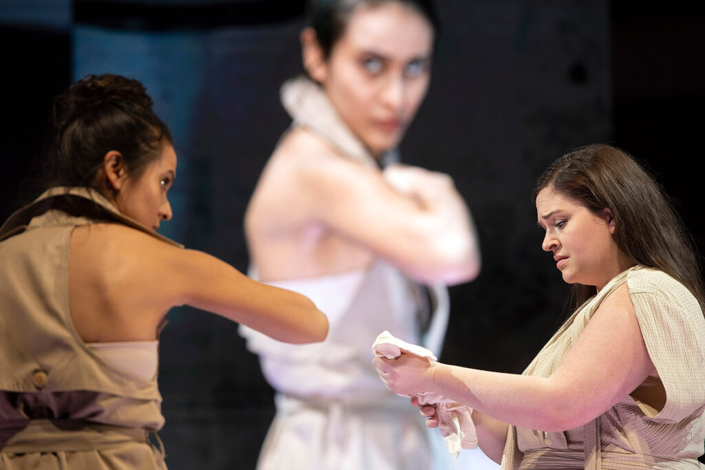  photo: Monika Rittershaus