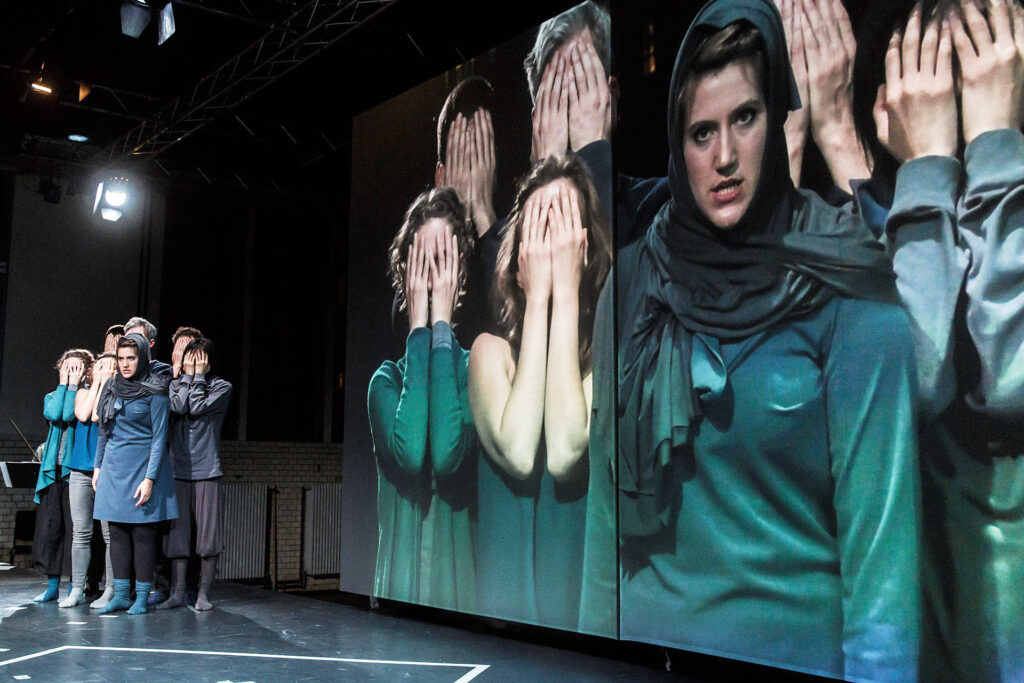  Sarah Laulan, photo: Dirk Bleicker