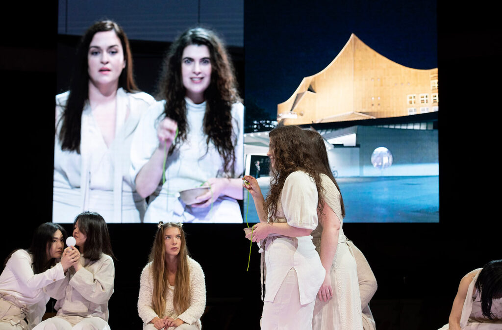  Ekaterina Bazhanova, photo: Monika Rittershaus